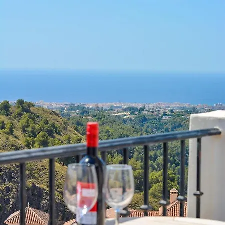 Apartment La Vista Apartments: Frigiliana's Scenic Retreat *
