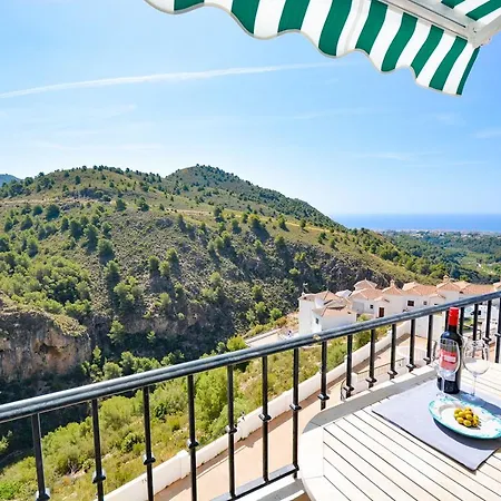 La Vista Apartments: Frigiliana's Scenic Retreat Apartment *