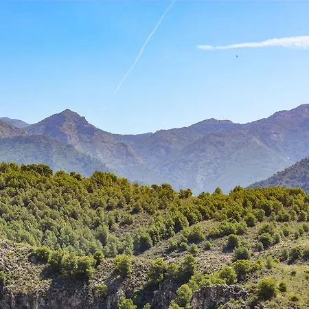 La Vista Apartments: Frigiliana's Scenic Retreat Frigiliana