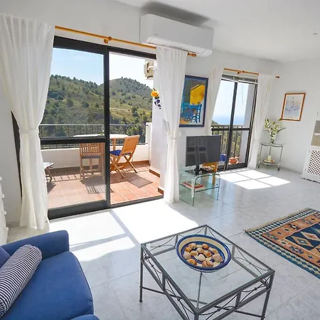 La Vista Apartments: Frigiliana's Scenic Retreat Apartment