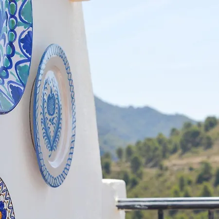 La Vista Apartments: Frigiliana's Scenic Retreat Frigiliana