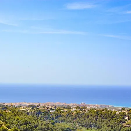 La Vista, 2 Bedroom With Amazing Views, Pool And Free Private Parking Hansonholiday